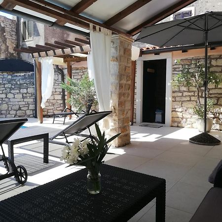 Sveti Lovreč PazenatičkiLory别墅 外观 照片