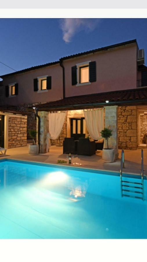 Sveti Lovreč PazenatičkiLory别墅 外观 照片
